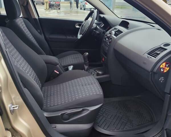 Бежевый Рено Меган, объемом двигателя 1.6 л и пробегом 191 тыс. км за 5900 $, фото 44 на Automoto.ua