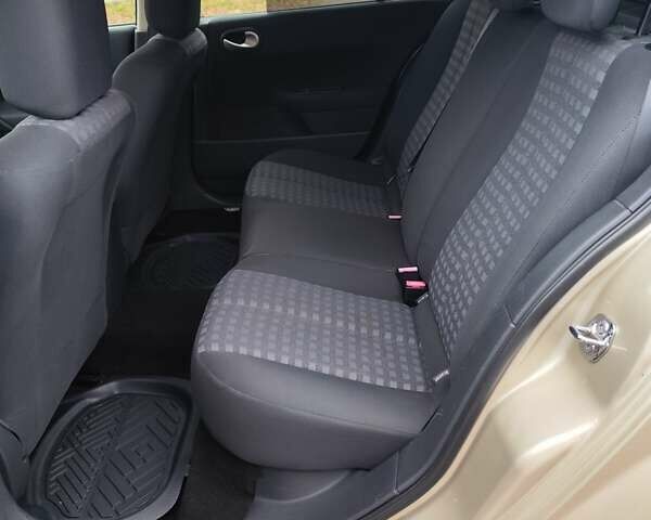 Бежевый Рено Меган, объемом двигателя 1.6 л и пробегом 191 тыс. км за 5900 $, фото 28 на Automoto.ua