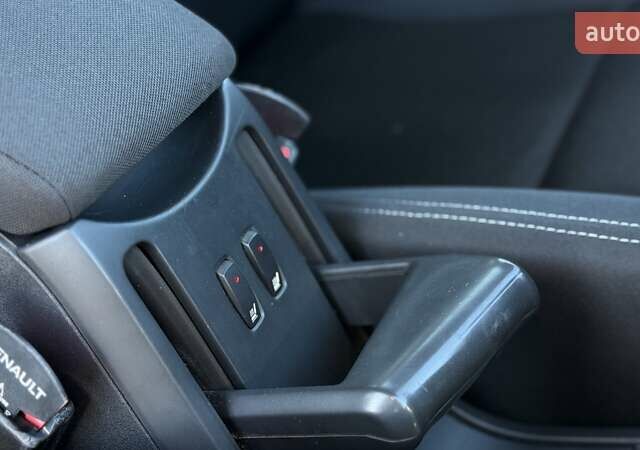 Бежевый Рено Меган, объемом двигателя 1.6 л и пробегом 209 тыс. км за 5650 $, фото 30 на Automoto.ua