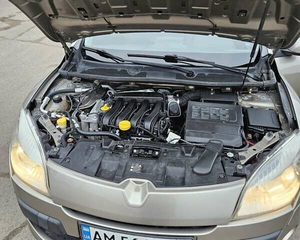 Бежевый Рено Меган, объемом двигателя 1.6 л и пробегом 209 тыс. км за 5750 $, фото 21 на Automoto.ua