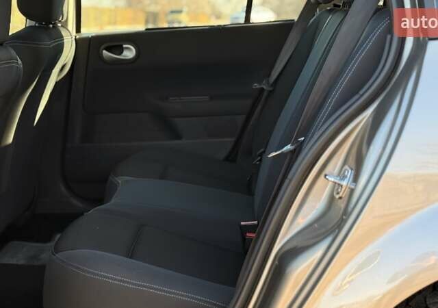 Бежевый Рено Меган, объемом двигателя 1.6 л и пробегом 209 тыс. км за 5650 $, фото 31 на Automoto.ua