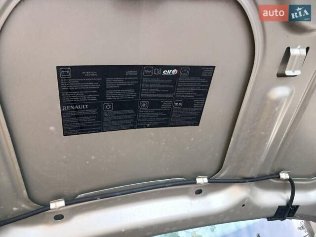 Бежевый Рено Меган, объемом двигателя 1.6 л и пробегом 227 тыс. км за 5900 $, фото 40 на Automoto.ua