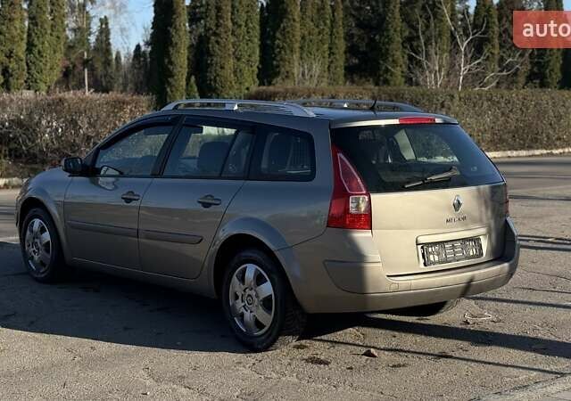 Бежевый Рено Меган, объемом двигателя 1.6 л и пробегом 209 тыс. км за 5650 $, фото 6 на Automoto.ua