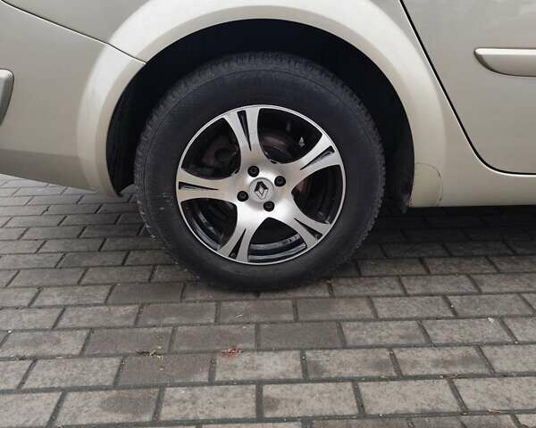 Бежевый Рено Меган, объемом двигателя 1.6 л и пробегом 191 тыс. км за 5900 $, фото 14 на Automoto.ua