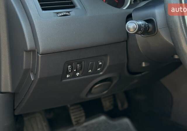 Бежевый Рено Меган, объемом двигателя 1.6 л и пробегом 209 тыс. км за 5650 $, фото 28 на Automoto.ua