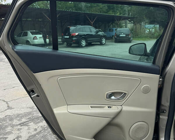 Бежевий Рено Меган, об'ємом двигуна 1.4 л та пробігом 212 тис. км за 6300 $, фото 20 на Automoto.ua