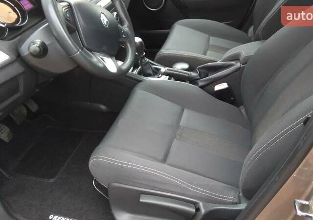 Бежевый Рено Меган, объемом двигателя 1.46 л и пробегом 200 тыс. км за 7500 $, фото 12 на Automoto.ua