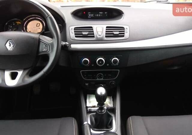 Бежевый Рено Меган, объемом двигателя 1.46 л и пробегом 200 тыс. км за 7500 $, фото 9 на Automoto.ua