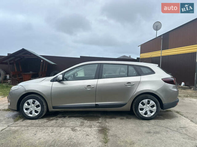 Бежевый Рено Меган, объемом двигателя 1.46 л и пробегом 250 тыс. км за 6577 $, фото 6 на Automoto.ua