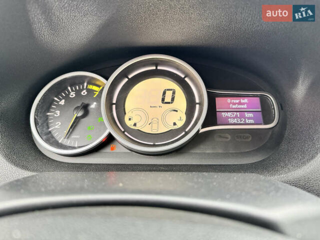 Бежевый Рено Меган, объемом двигателя 1.6 л и пробегом 194 тыс. км за 7399 $, фото 29 на Automoto.ua