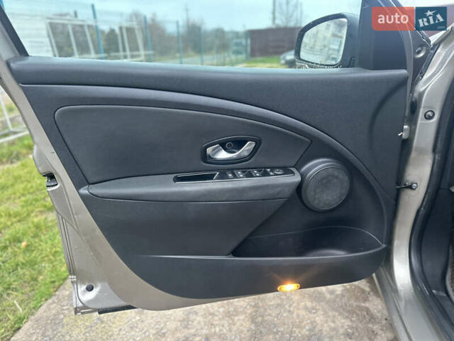 Бежевый Рено Меган, объемом двигателя 1.46 л и пробегом 250 тыс. км за 6577 $, фото 9 на Automoto.ua