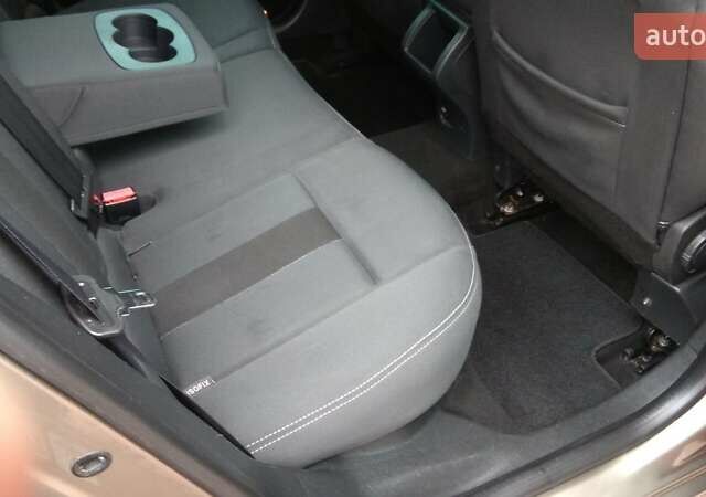 Бежевый Рено Меган, объемом двигателя 1.46 л и пробегом 200 тыс. км за 7500 $, фото 15 на Automoto.ua