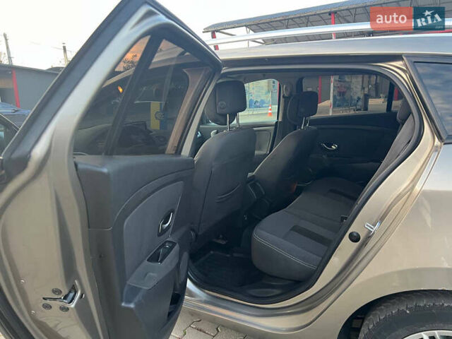 Рено Меган 2010 в Черновцах на Automoto.ua Бежевый Рено Меган, объемом двигателя 1.46 л и пробегом 202 тыс. км за 5800 $, фото 10 на Automoto.ua