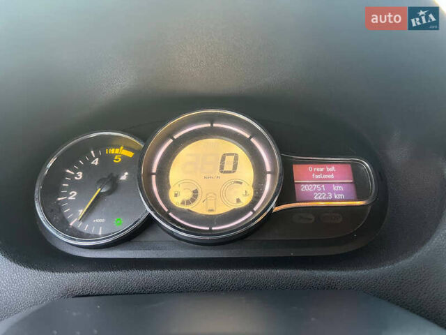 Рено Меган 2010 в Черновцах на Automoto.ua Бежевый Рено Меган, объемом двигателя 1.46 л и пробегом 202 тыс. км за 5800 $, фото 11 на Automoto.ua