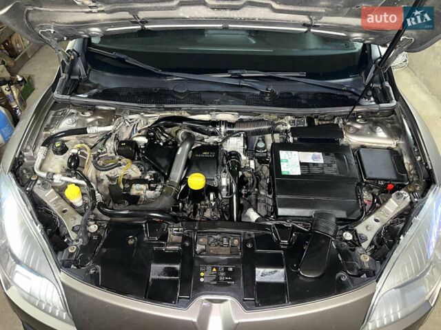 Рено Меган 2010 у Рівному на Automoto.ua Бежевий Рено Меган, об'ємом двигуна 1.46 л та пробігом 337 тис. км за 5900 $, фото 17 на Automoto.ua