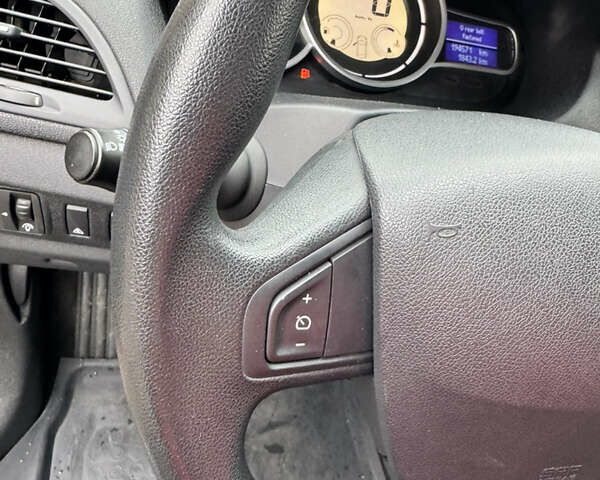 Бежевый Рено Меган, объемом двигателя 1.6 л и пробегом 194 тыс. км за 7399 $, фото 34 на Automoto.ua