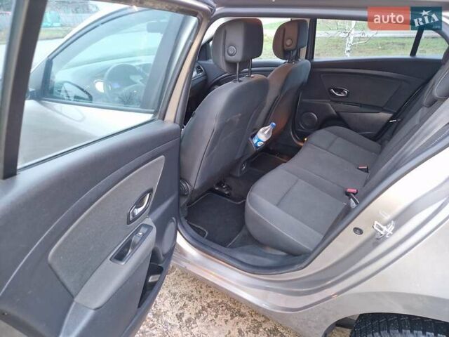 Бежевый Рено Меган, объемом двигателя 1.6 л и пробегом 258 тыс. км за 7349 $, фото 13 на Automoto.ua