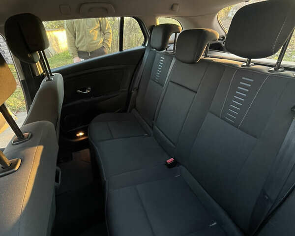 Рено Меган 2010 у Рівному на Automoto.ua Бежевий Рено Меган, об'ємом двигуна 1.46 л та пробігом 337 тис. км за 5900 $, фото 14 на Automoto.ua