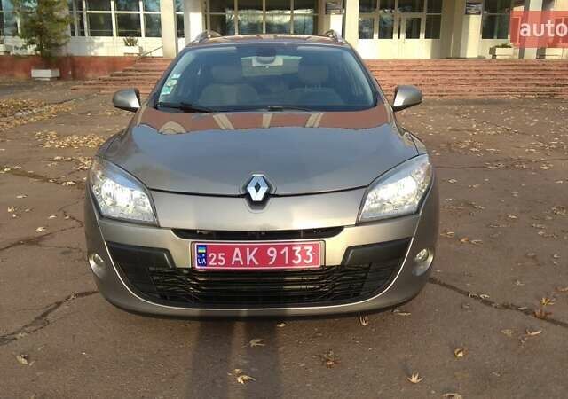 Бежевый Рено Меган, объемом двигателя 1.46 л и пробегом 200 тыс. км за 7500 $, фото 1 на Automoto.ua