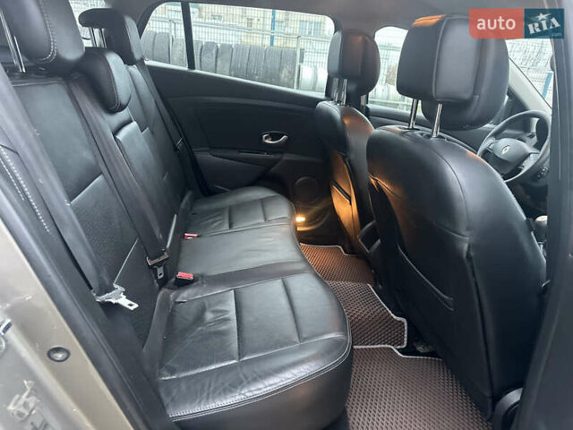 Бежевый Рено Меган, объемом двигателя 1.46 л и пробегом 250 тыс. км за 6577 $, фото 15 на Automoto.ua