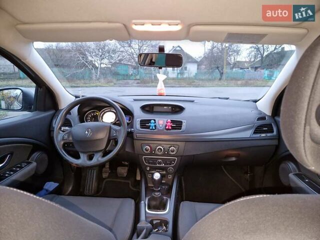 Бежевый Рено Меган, объемом двигателя 1.6 л и пробегом 258 тыс. км за 7349 $, фото 15 на Automoto.ua