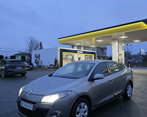 Бежевый Рено Меган, объемом двигателя 1.46 л и пробегом 252 тыс. км за 5200 $, фото 7 на Automoto.ua