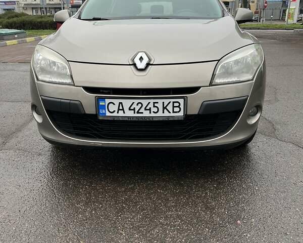 Бежевый Рено Меган, объемом двигателя 1.46 л и пробегом 283 тыс. км за 7100 $, фото 24 на Automoto.ua