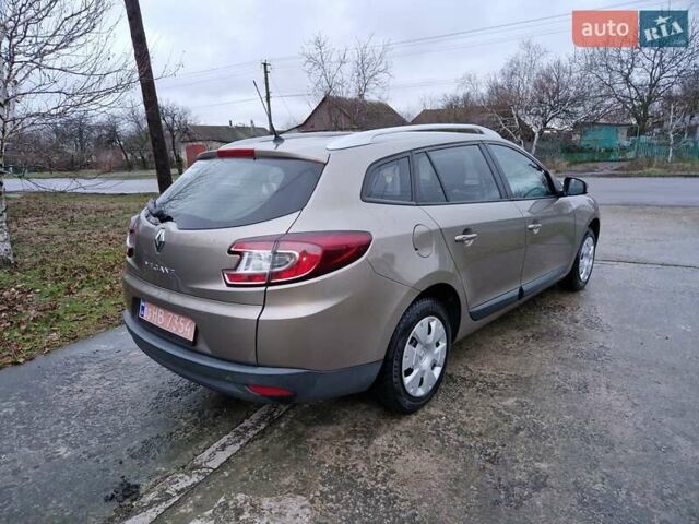 Бежевый Рено Меган, объемом двигателя 1.6 л и пробегом 258 тыс. км за 7349 $, фото 6 на Automoto.ua