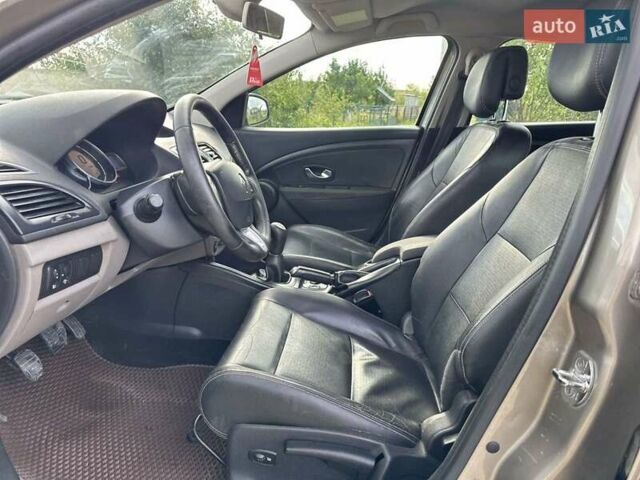 Рено Меган 2010 в Черновцах на Automoto.ua Бежевый Рено Меган, объемом двигателя 1.46 л и пробегом 270 тыс. км за 4999 $, фото 4 на Automoto.ua