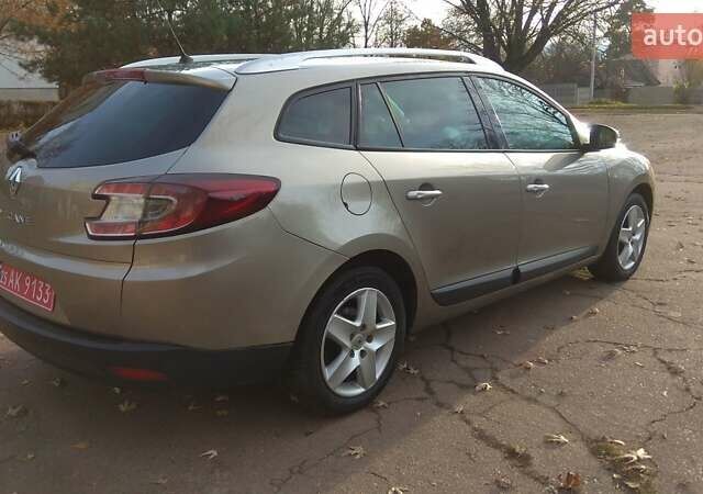 Бежевый Рено Меган, объемом двигателя 1.46 л и пробегом 200 тыс. км за 7500 $, фото 4 на Automoto.ua
