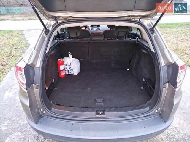 Бежевый Рено Меган, объемом двигателя 1.6 л и пробегом 258 тыс. км за 7349 $, фото 10 на Automoto.ua