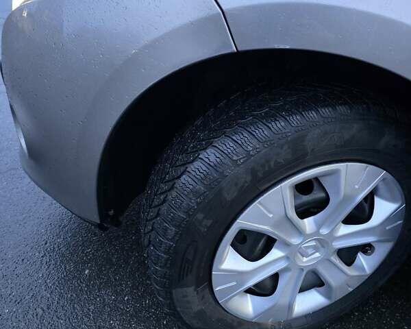 Бежевый Рено Меган, объемом двигателя 1.46 л и пробегом 252 тыс. км за 5200 $, фото 29 на Automoto.ua