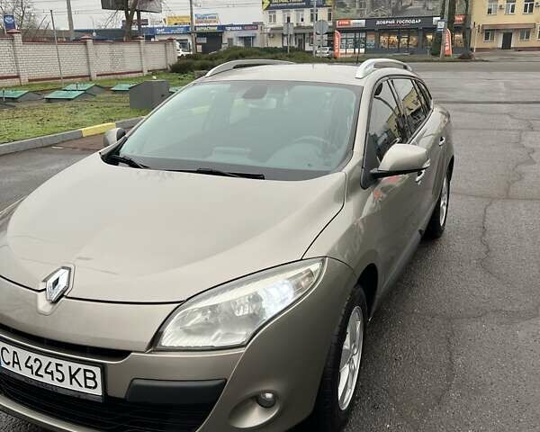 Бежевый Рено Меган, объемом двигателя 1.46 л и пробегом 283 тыс. км за 7100 $, фото 2 на Automoto.ua