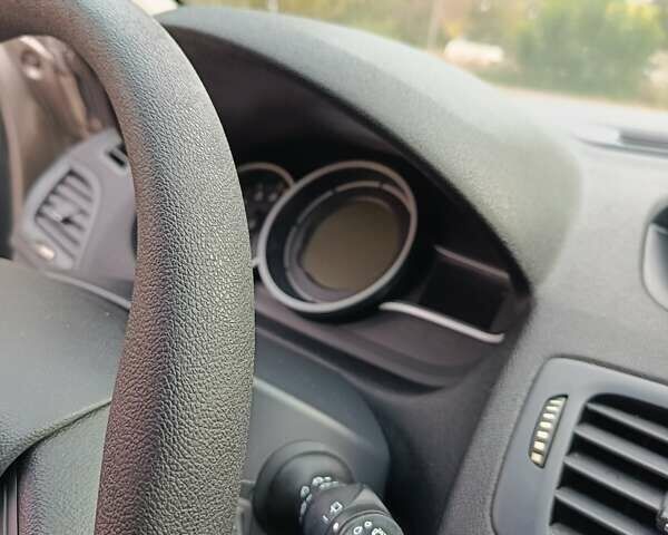 Бежевый Рено Меган, объемом двигателя 1.6 л и пробегом 137 тыс. км за 7770 $, фото 39 на Automoto.ua