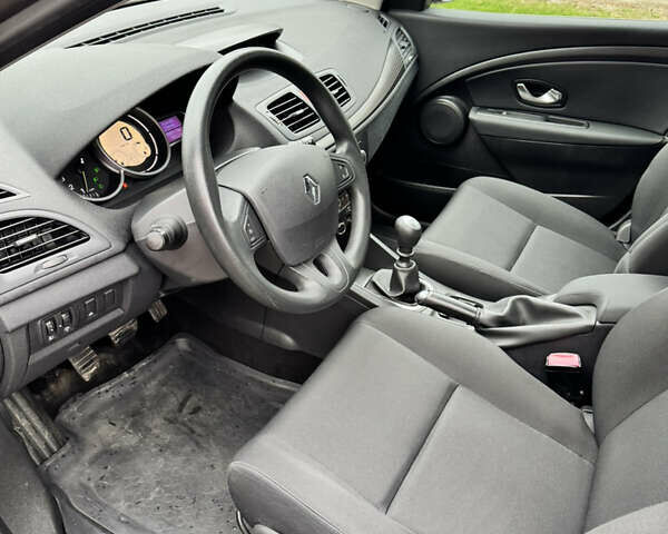 Бежевый Рено Меган, объемом двигателя 1.6 л и пробегом 194 тыс. км за 7399 $, фото 26 на Automoto.ua