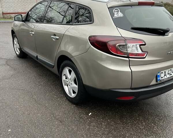 Бежевый Рено Меган, объемом двигателя 1.46 л и пробегом 283 тыс. км за 7100 $, фото 6 на Automoto.ua