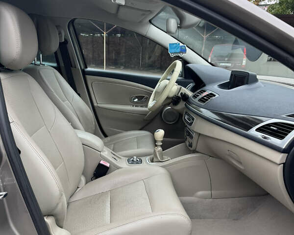 Бежевий Рено Меган, об'ємом двигуна 1.4 л та пробігом 212 тис. км за 6300 $, фото 28 на Automoto.ua