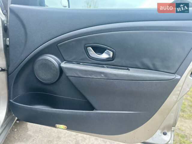 Бежевый Рено Меган, объемом двигателя 1.46 л и пробегом 250 тыс. км за 6577 $, фото 14 на Automoto.ua