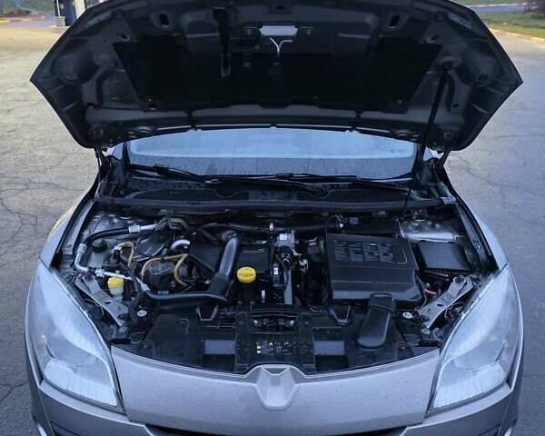 Бежевый Рено Меган, объемом двигателя 1.46 л и пробегом 252 тыс. км за 5200 $, фото 8 на Automoto.ua