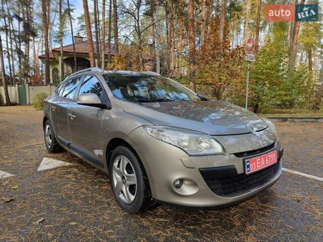 Бежевый Рено Меган, объемом двигателя 1.6 л и пробегом 211 тыс. км за 7350 $, фото 2 на Automoto.ua