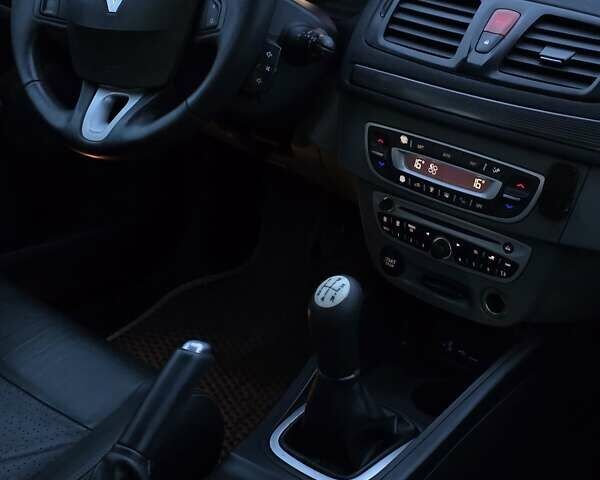 Бежевый Рено Меган, объемом двигателя 1.46 л и пробегом 252 тыс. км за 5200 $, фото 18 на Automoto.ua