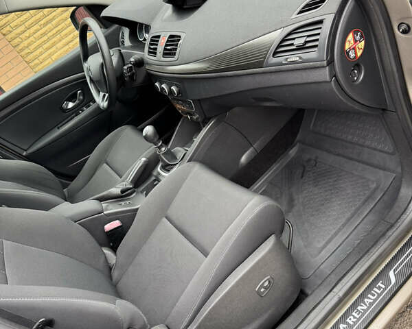 Бежевый Рено Меган, объемом двигателя 1.6 л и пробегом 194 тыс. км за 7399 $, фото 62 на Automoto.ua