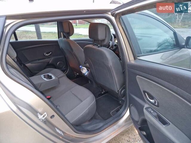 Бежевый Рено Меган, объемом двигателя 1.6 л и пробегом 258 тыс. км за 7349 $, фото 14 на Automoto.ua
