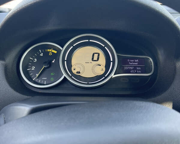 Рено Меган 2010 у Рівному на Automoto.ua Бежевий Рено Меган, об'ємом двигуна 1.46 л та пробігом 337 тис. км за 5900 $, фото 12 на Automoto.ua