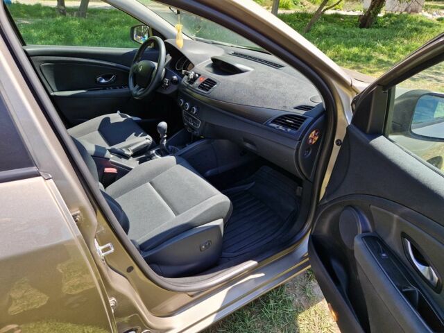 Бежевый Рено Меган, объемом двигателя 1.6 л и пробегом 253 тыс. км за 7500 $, фото 12 на Automoto.ua