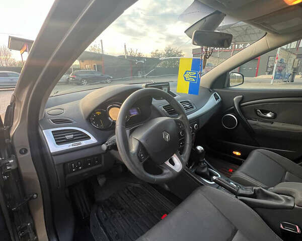 Рено Меган 2010 в Черновцах на Automoto.ua Бежевый Рено Меган, объемом двигателя 1.46 л и пробегом 202 тыс. км за 5800 $, фото 9 на Automoto.ua