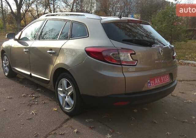 Бежевый Рено Меган, объемом двигателя 1.46 л и пробегом 200 тыс. км за 7500 $, фото 6 на Automoto.ua