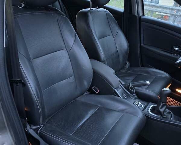 Бежевый Рено Меган, объемом двигателя 1.46 л и пробегом 252 тыс. км за 5200 $, фото 23 на Automoto.ua