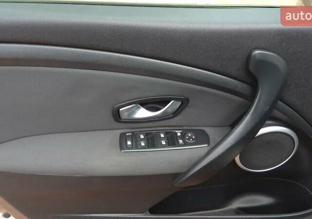 Бежевый Рено Меган, объемом двигателя 1.46 л и пробегом 200 тыс. км за 7500 $, фото 13 на Automoto.ua