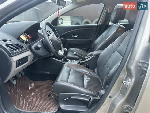 Бежевый Рено Меган, объемом двигателя 1.46 л и пробегом 250 тыс. км за 6577 $, фото 8 на Automoto.ua